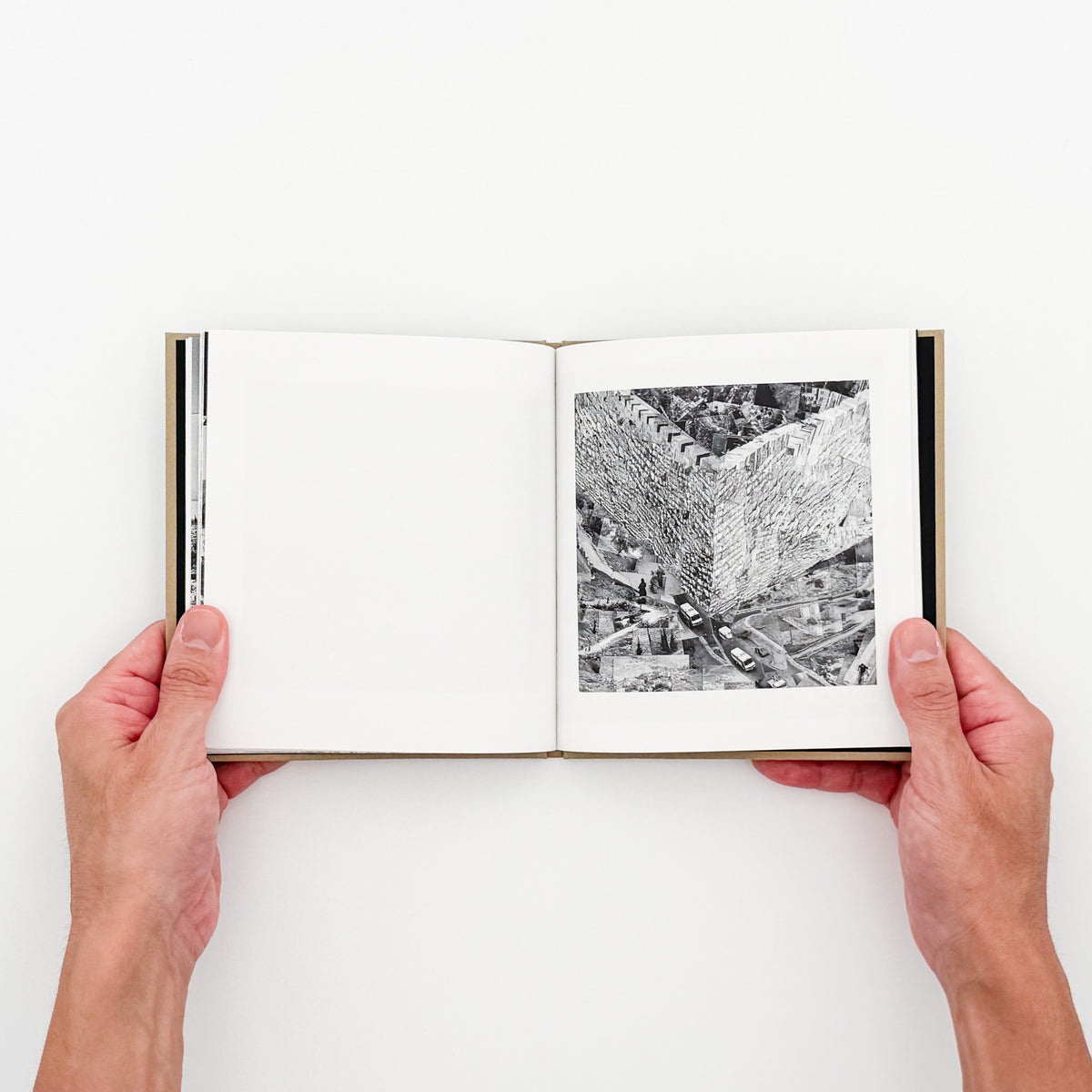 西野壮平『SHORT STORIES: Jerusalem』。2012年撮影の《Diorama Map》からエルサレムの都市風景と細部を再構成した、2026年Migo刊の写真集。宗教や文化、旅の記憶をめぐる文章を収録したハードカバー、64頁。