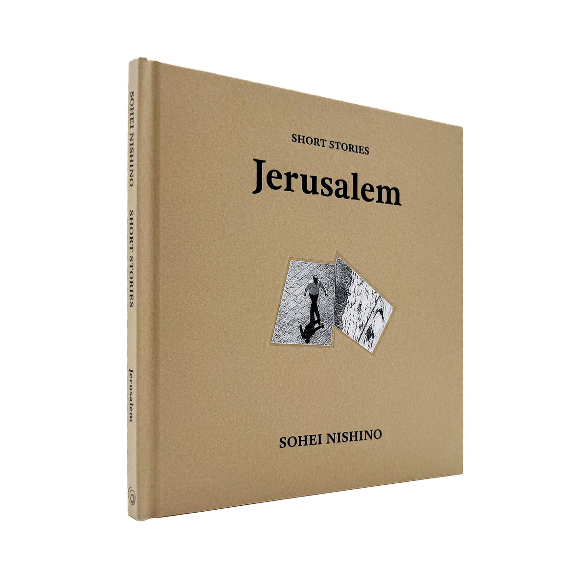 野壮平『SHORT STORIES: Jerusalem』。2012年撮影の《Diorama Map》からエルサレムの都市風景と細部を再構成した、2026年Migo刊の写真集。宗教や文化、旅の記憶をめぐる文章を収録したハードカバー、64頁。