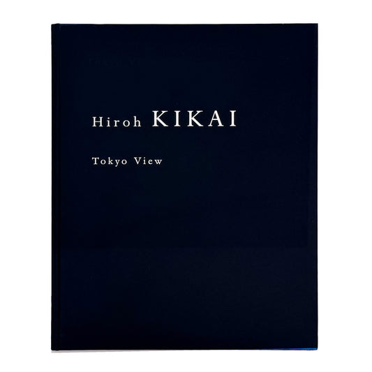 鬼海弘雄『東京模様 Tokyo View』。40年以上にわたり撮影した東京の街角を、ハッセルブラッドによるモノクロ写真120点でまとめた2016年刊・800部限定の大型写真集。